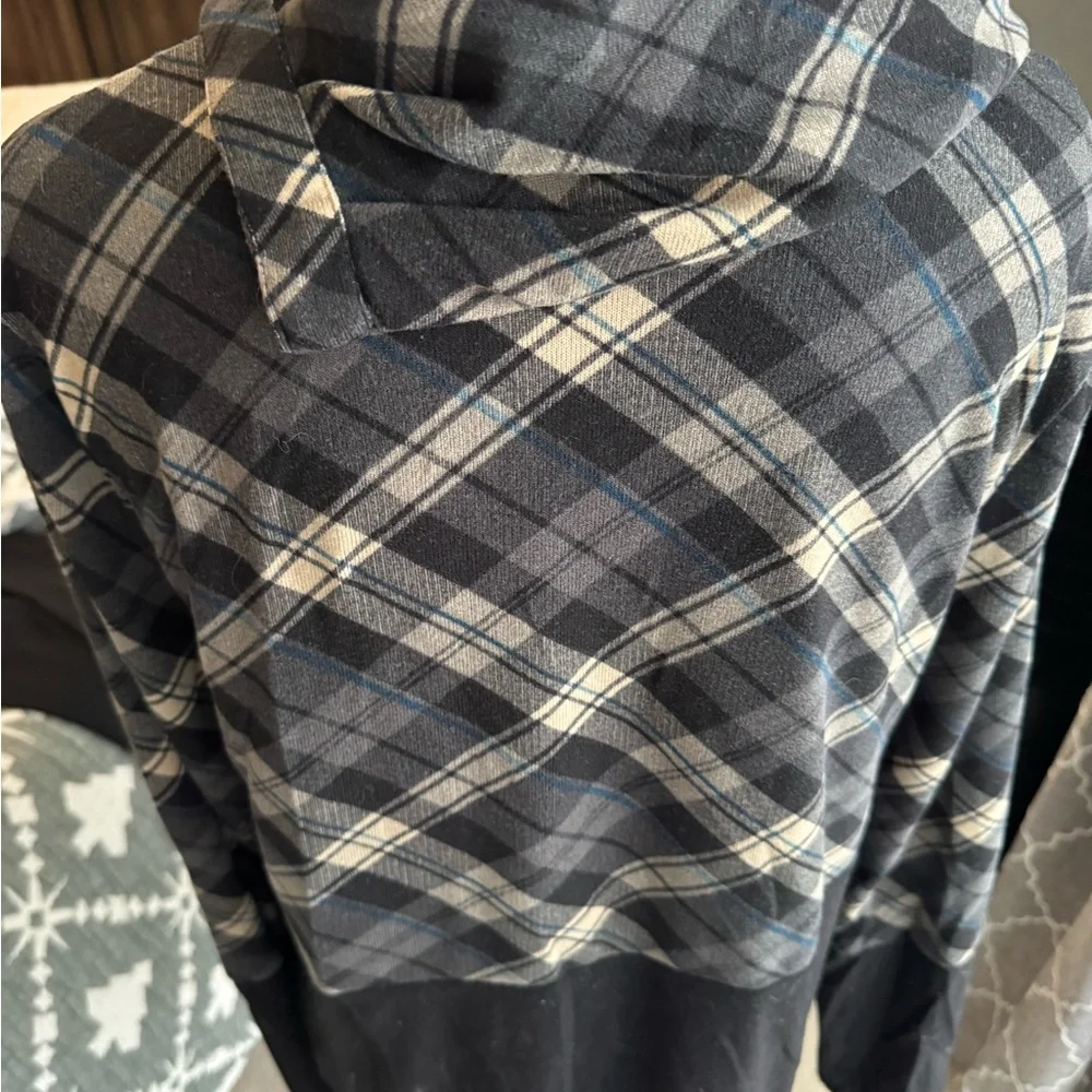 Plaid Button-Accent Women's Hoodie - Picture 3 of 4